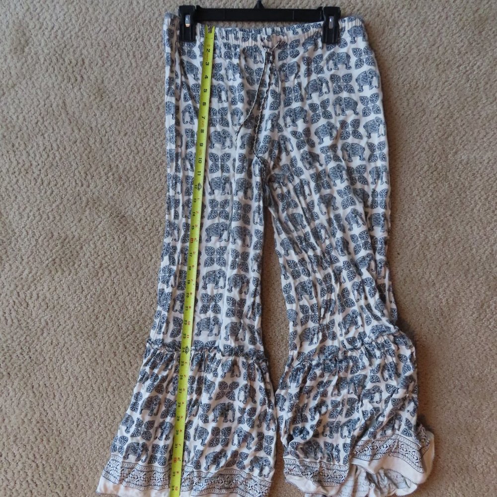 NWOT Chelsea & Violet Elephant Pants Size M